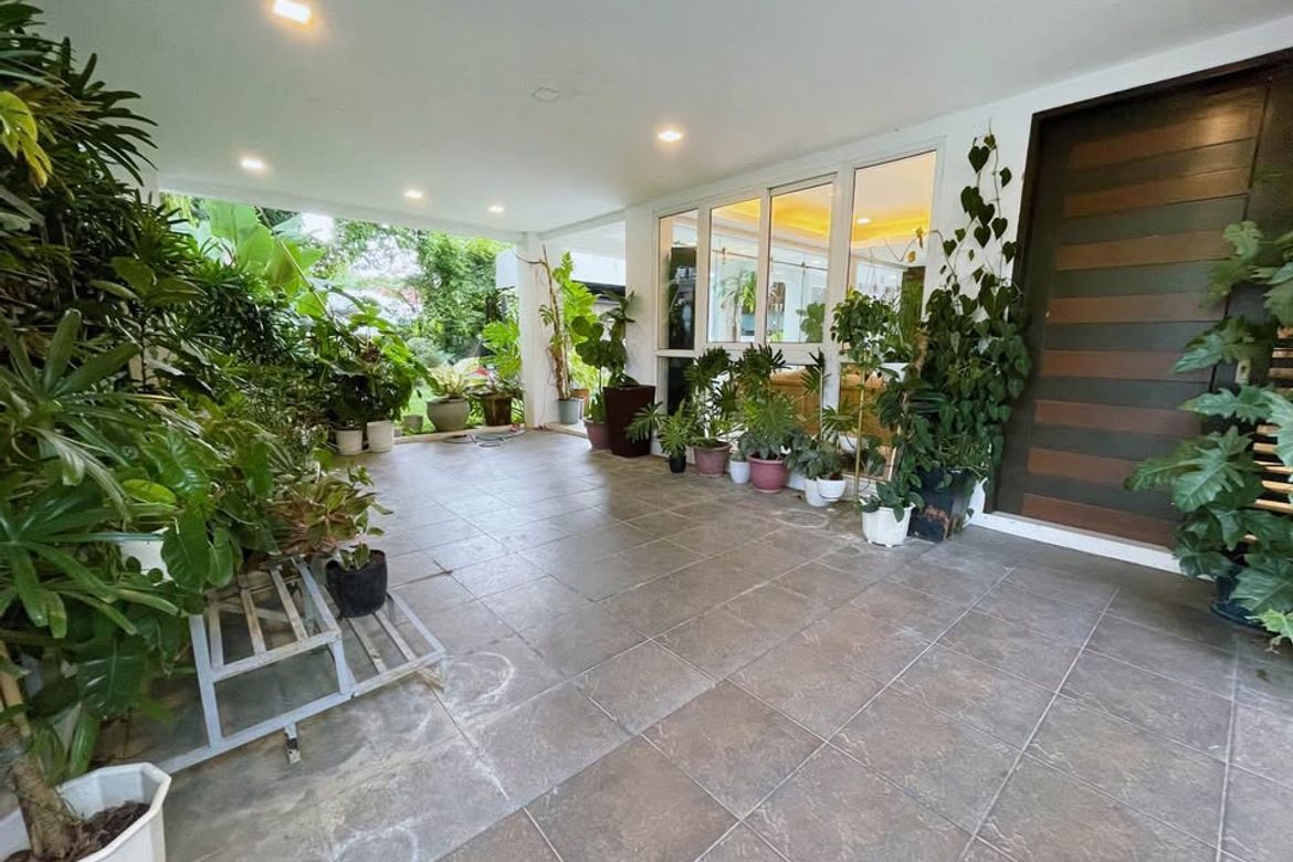 5 Bedroom House for Sale in Merville, Parañaque, Metro Manila – photo 2