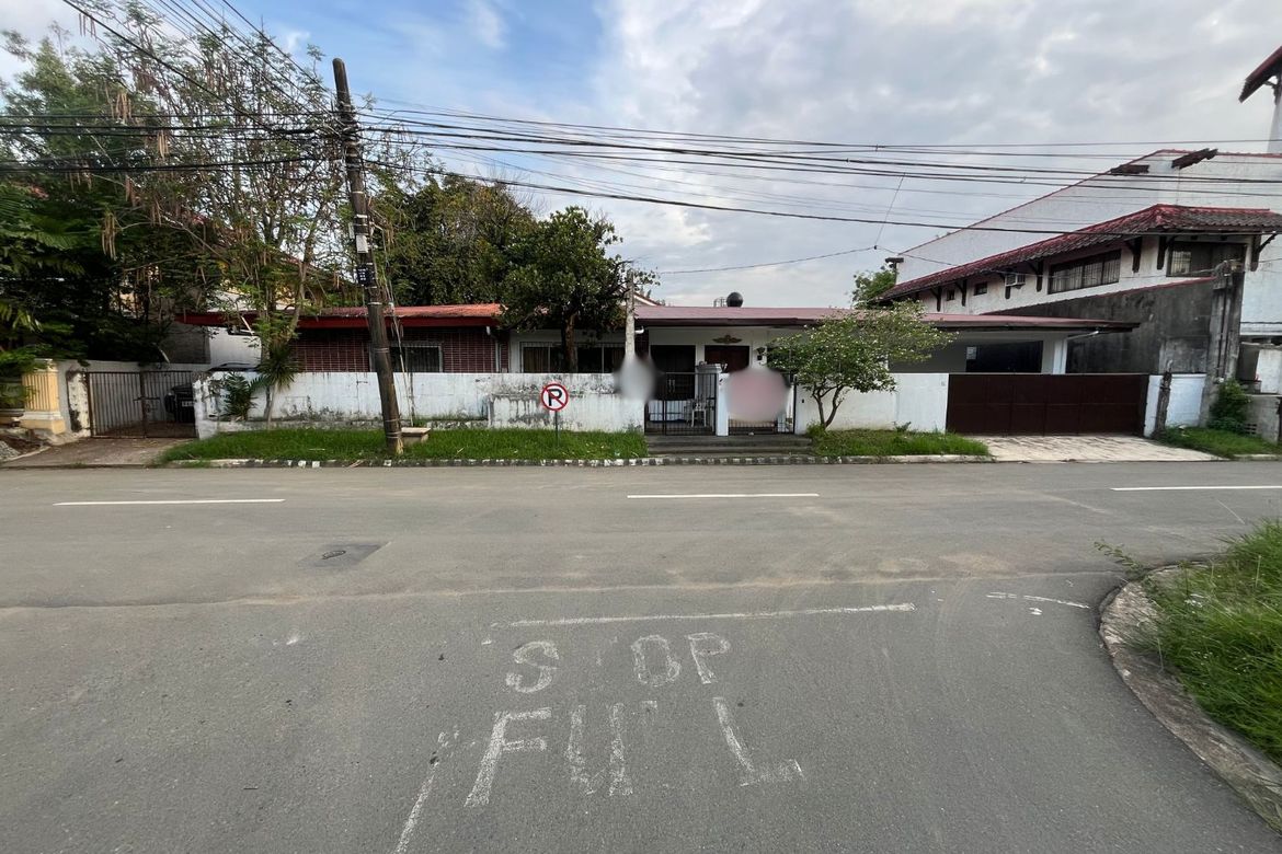 5 Bedroom House for Sale in Merville, Parañaque, Metro Manila