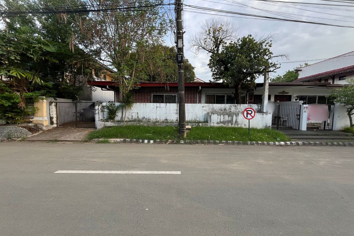 5 Bedroom House for Sale in Merville, Parañaque, Metro Manila – photo 3
