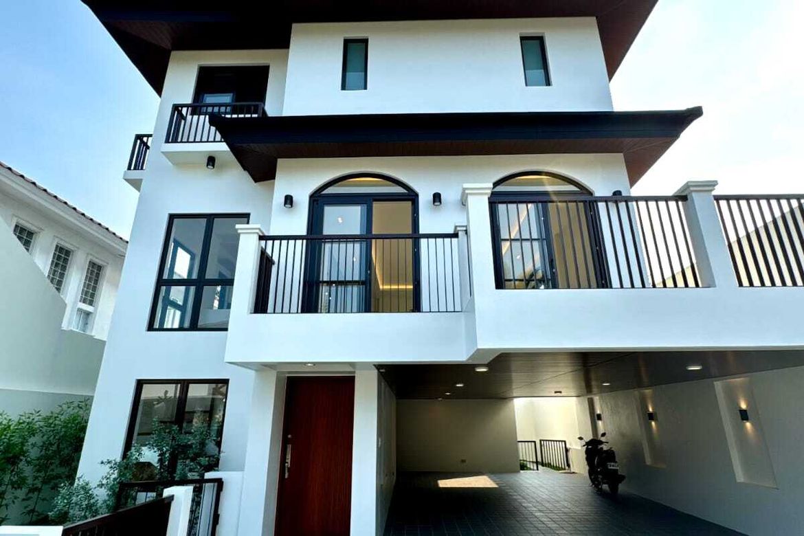 5 Bedroom House for Sale in Molino IV, Bacoor, Cavite