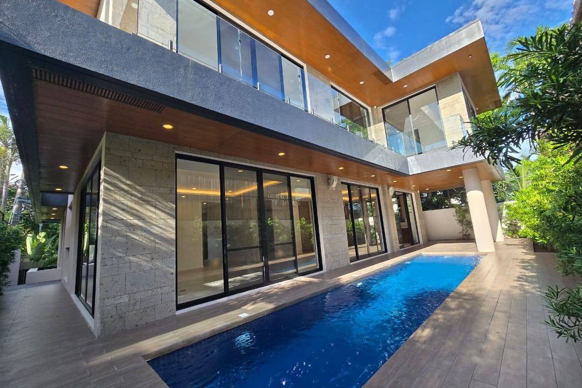 5 Bedroom House for Sale in New Alabang Village, Muntinlupa, Metro Manila