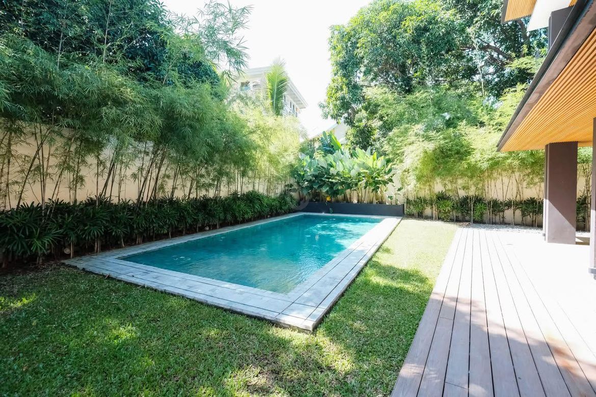 5 Bedroom House for Sale in New Alabang Village, Muntinlupa, Metro Manila – photo 2