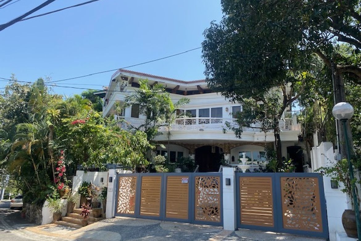 5 Bedroom House for Sale in New Alabang Village, Muntinlupa, Metro Manila