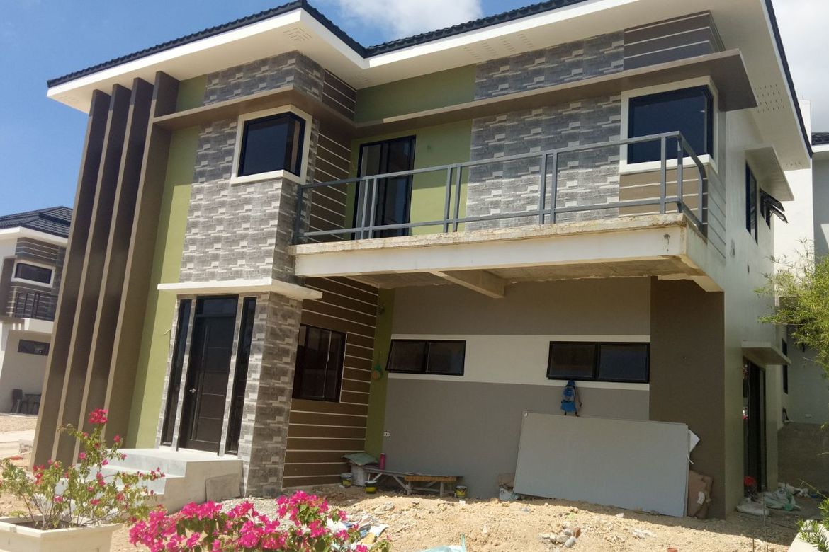 5 Bedroom House for Sale in Pakigne, Minglanilla, Cebu