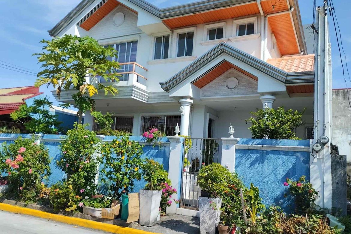 5 Bedroom House for Sale in Pamplona Dos, Las Piñas, Metro Manila