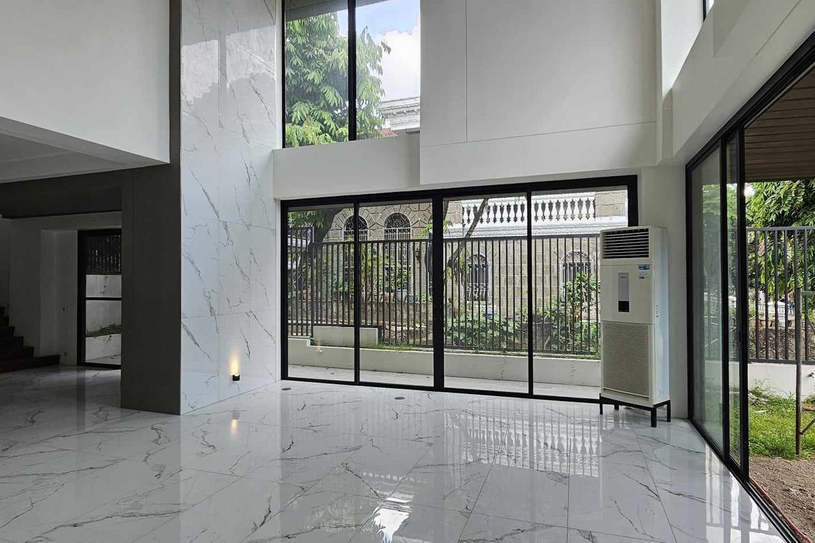5 Bedroom House for Sale in Pansol, Quezon City, Metro Manila