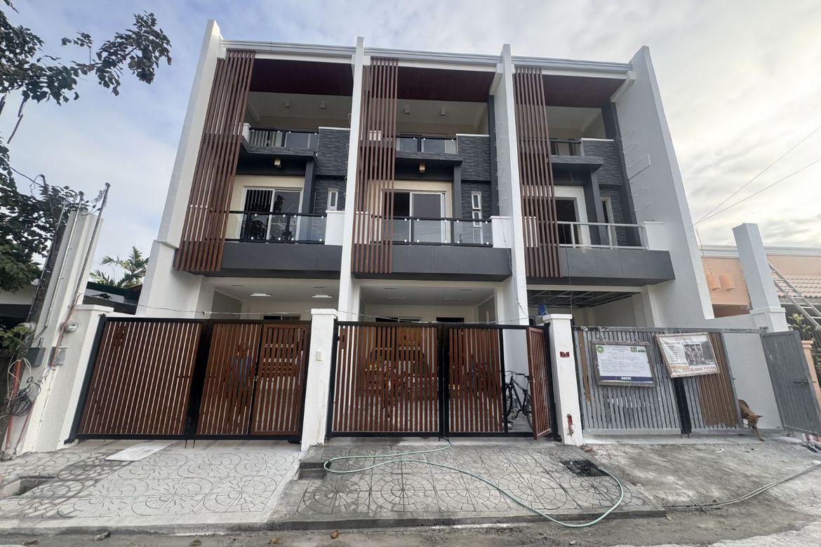 5 Bedroom House for Sale in Pilar, Las Piñas, Metro Manila