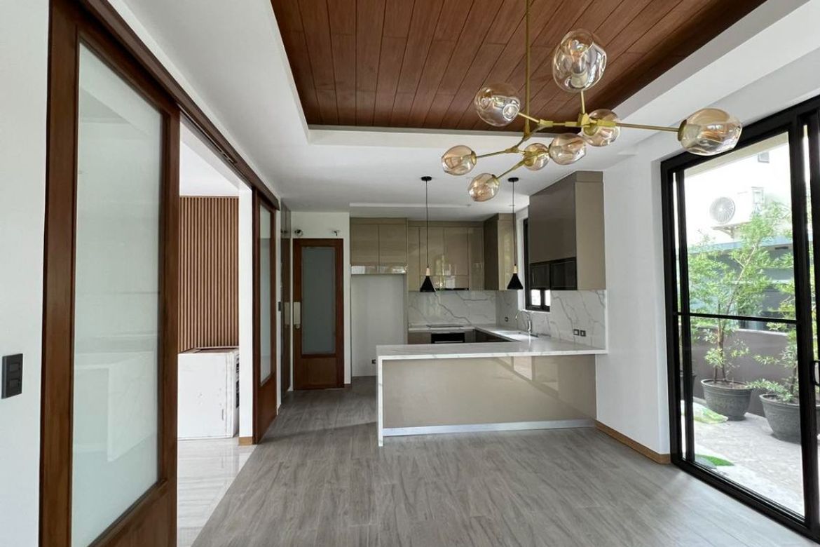 5 Bedroom House for Sale in Pinagsama, Taguig, Metro Manila