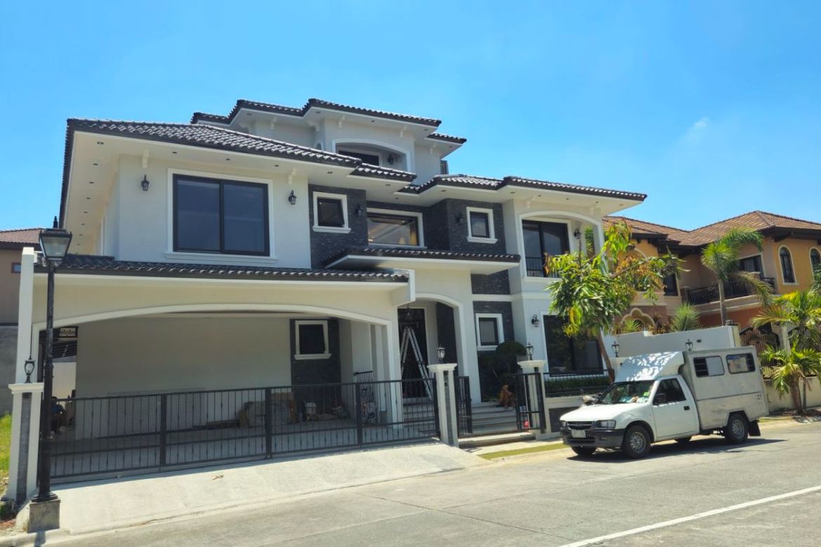 5 Bedroom House for Sale in Poblacion, Muntinlupa, Metro Manila