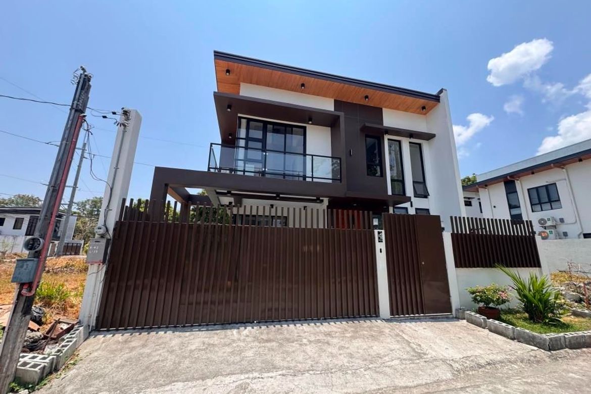 5 Bedroom House for Sale in Poblacion, Muntinlupa, Metro Manila – photo 2