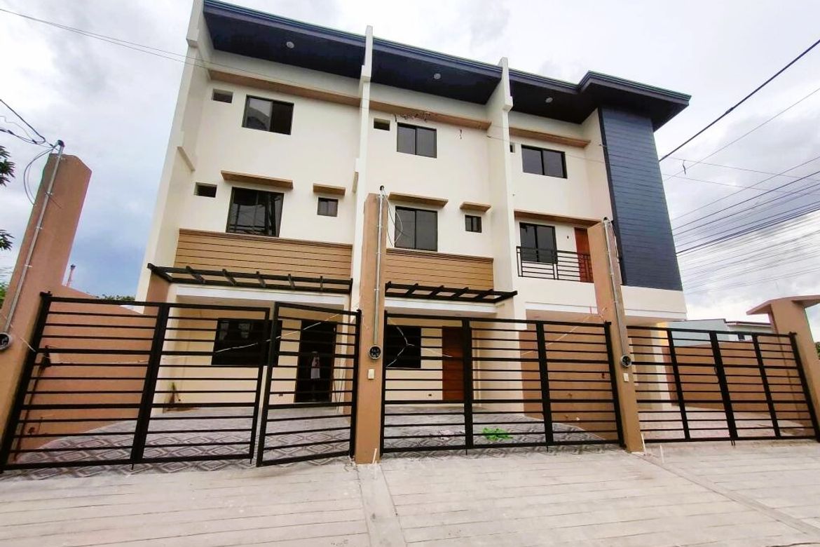 5 Bedroom House for Sale in Poblacion, Muntinlupa, Metro Manila