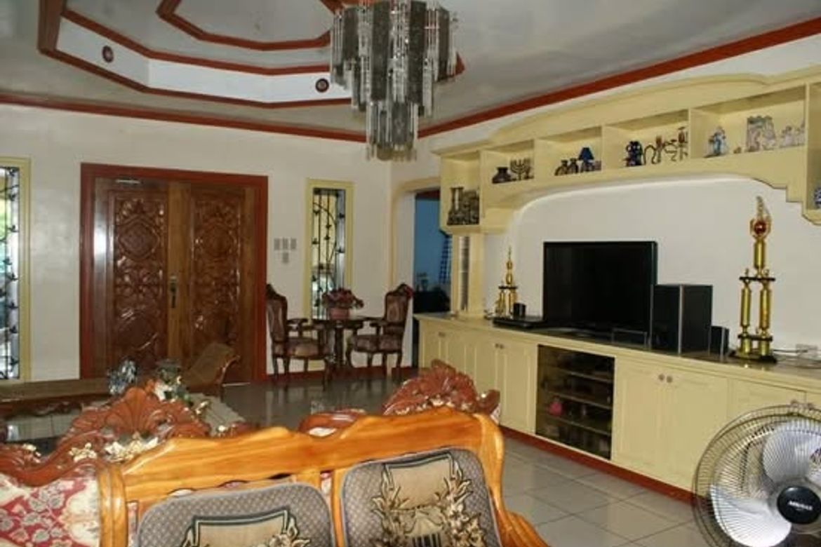 5 Bedroom House for Sale in Poblacion, San Isidro, Nueva Ecija – photo 2