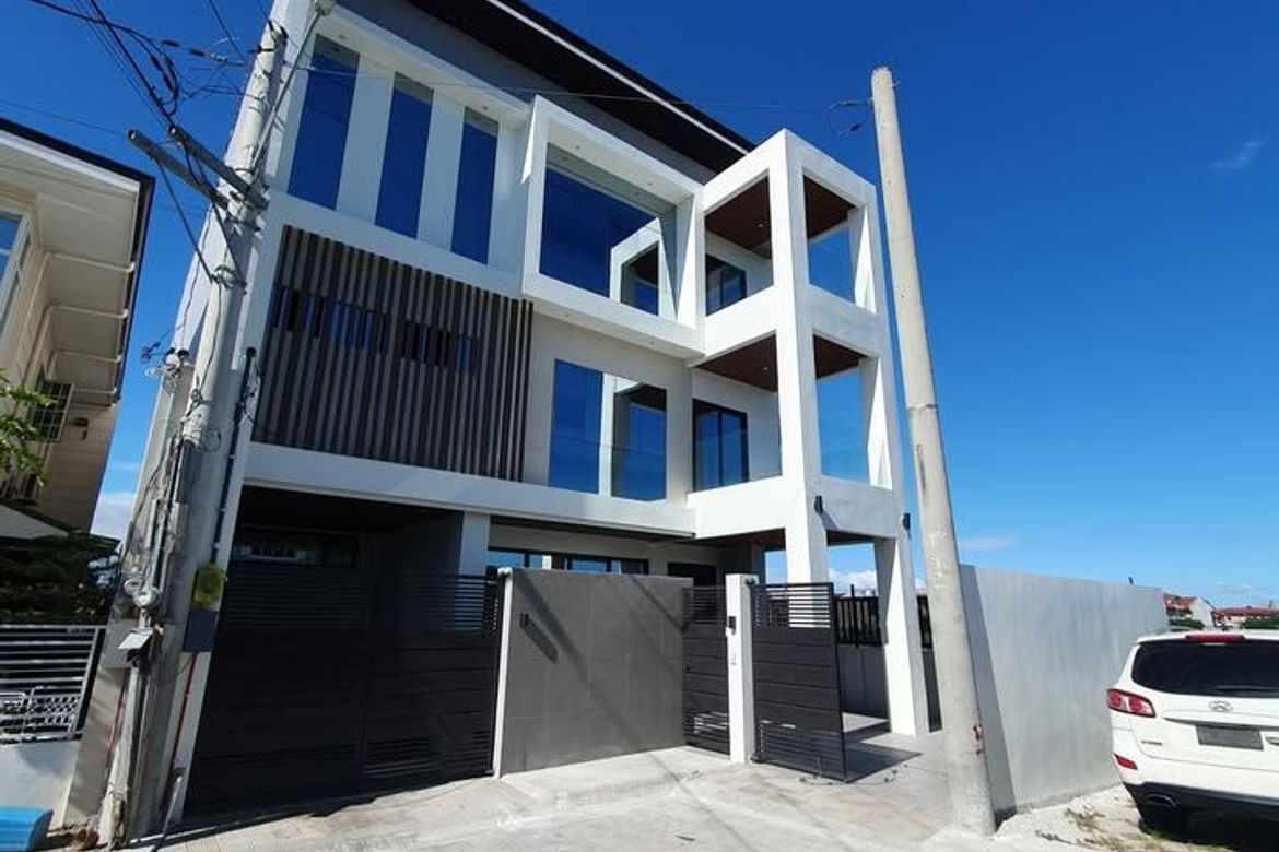 5 Bedroom House for Sale in Princeton Heights, Bayanan, Bacoor, Cavite