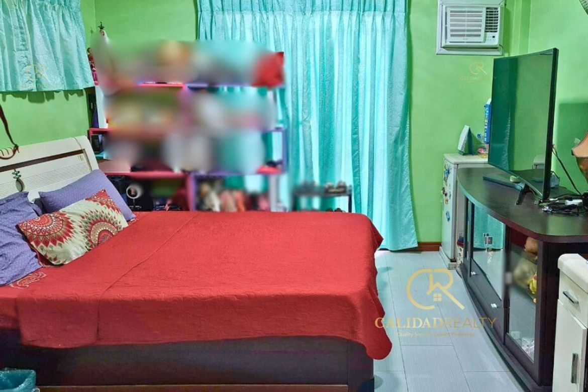 5 Bedroom House for Sale in Pulong Santa Cruz, Santa Rosa, Laguna