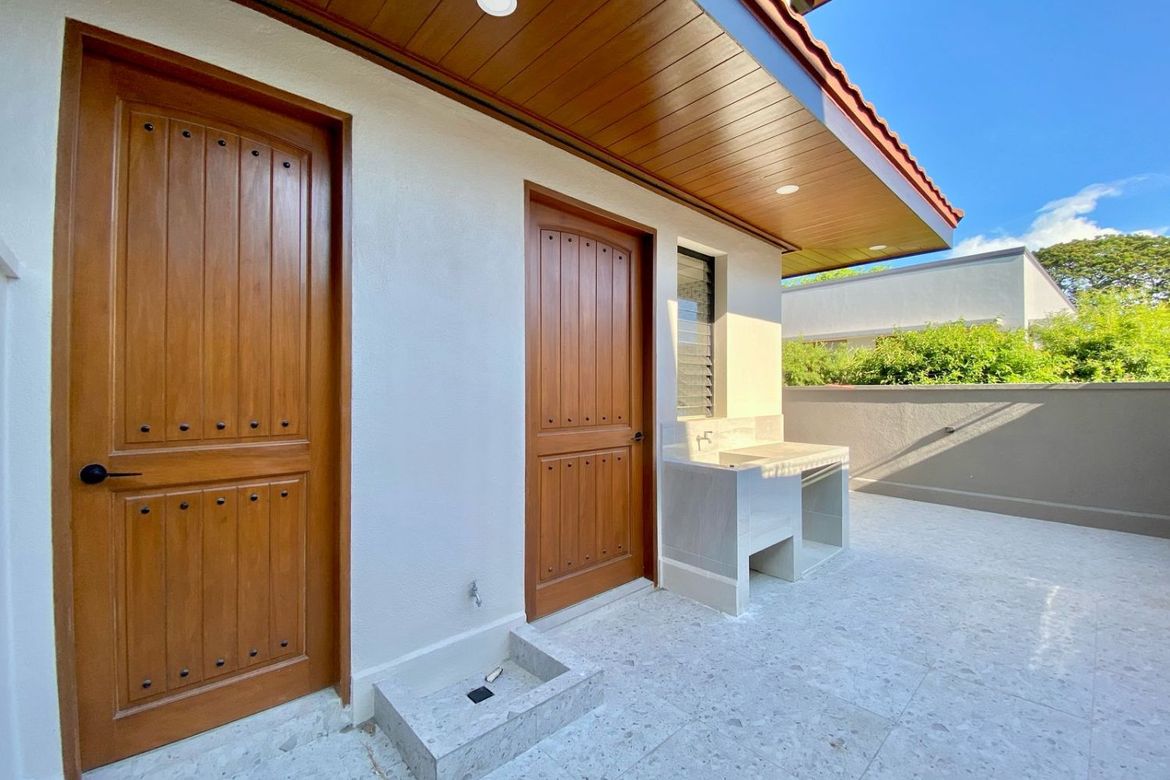 5 Bedroom House for Sale in Putatan, Muntinlupa, Metro Manila