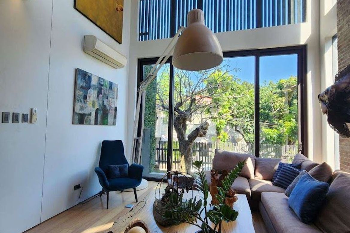 5 Bedroom House for Sale in Saint Ignatius, Quezon City, Metro Manila
