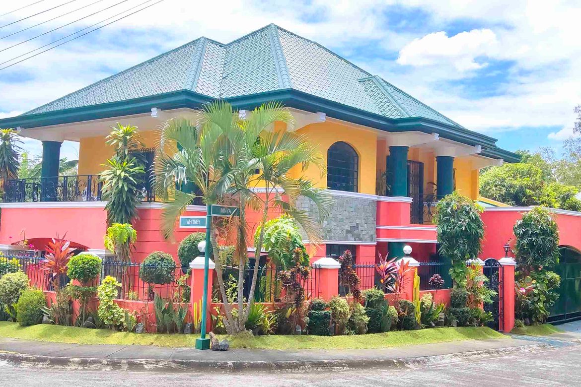 5 Bedroom House for Sale in San Antonio, San Pedro, Laguna