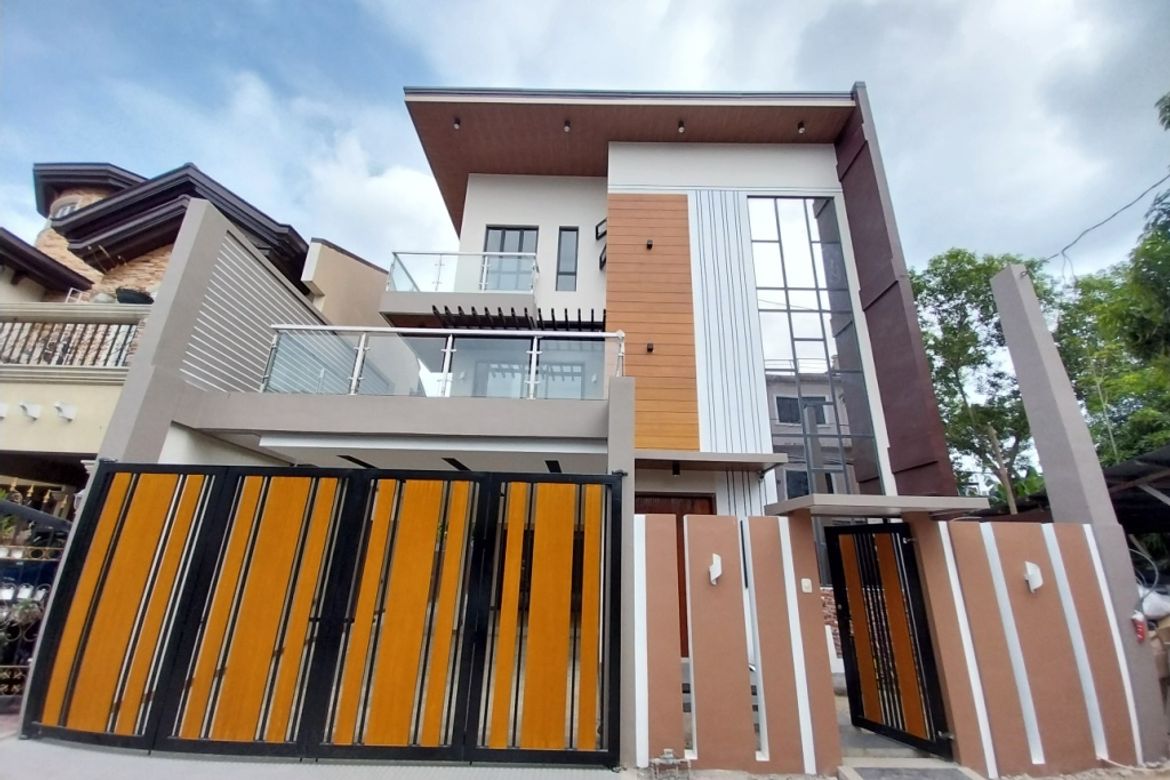 5 Bedroom House for Sale in San Isidro, Cainta, Rizal