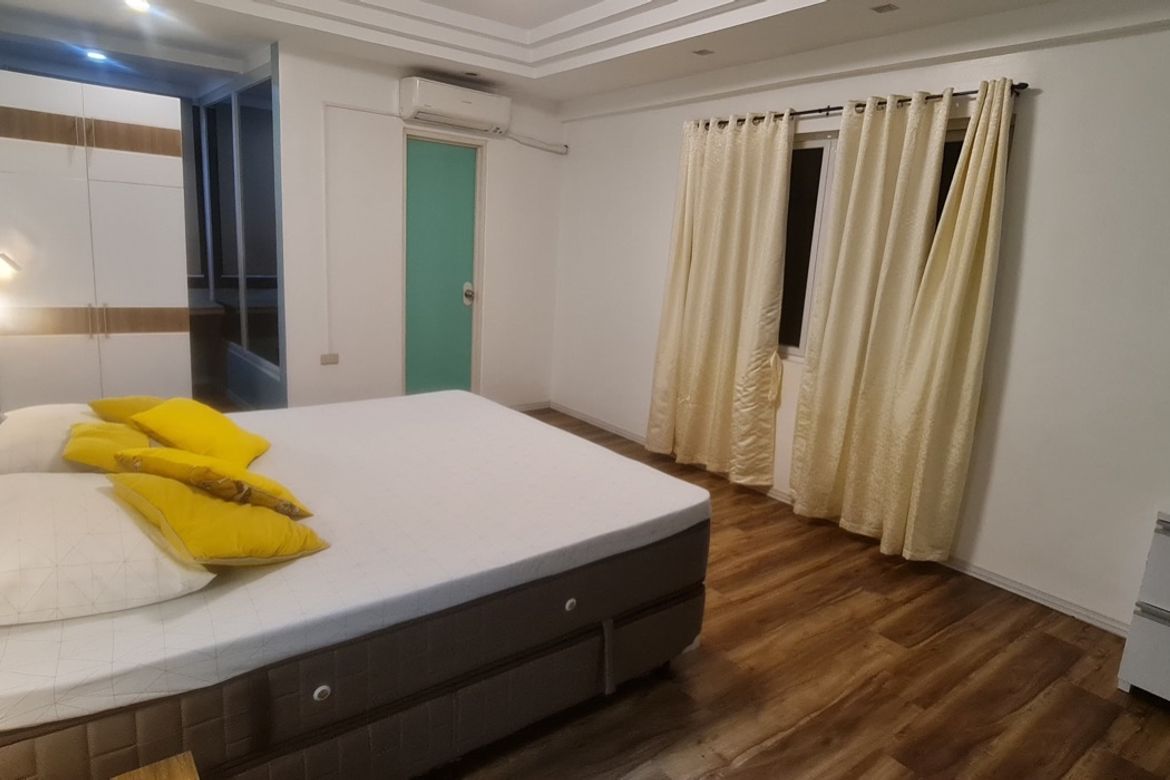 5 Bedroom House for Sale in San Isidro, Parañaque, Metro Manila – photo 8