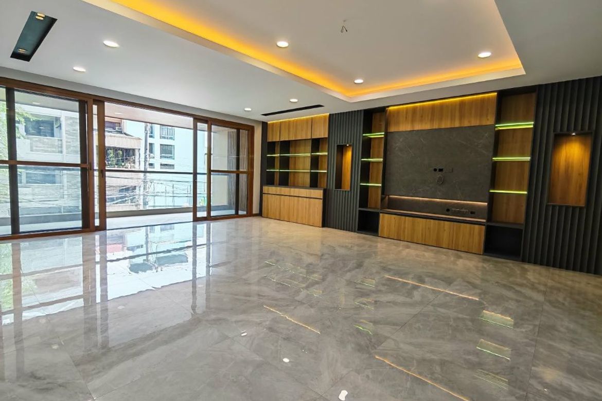 5 Bedroom House for Sale in San Juan Townhouse, Balong-Bato, San Juan, Metro Manila near LRT-2 J. Ruiz – photo 4
