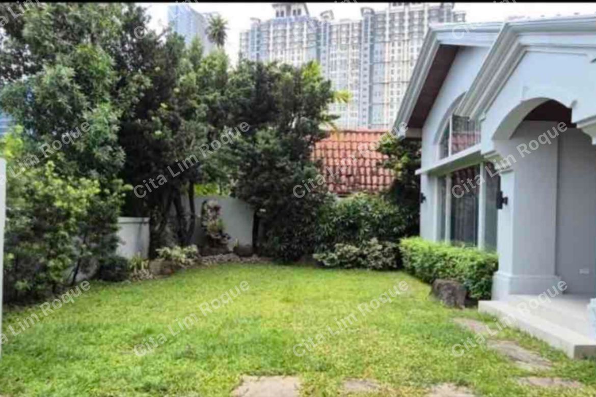 5 Bedroom House for Sale in San Lorenzo, Makati City near MRT-3 Magallanes – photo 2