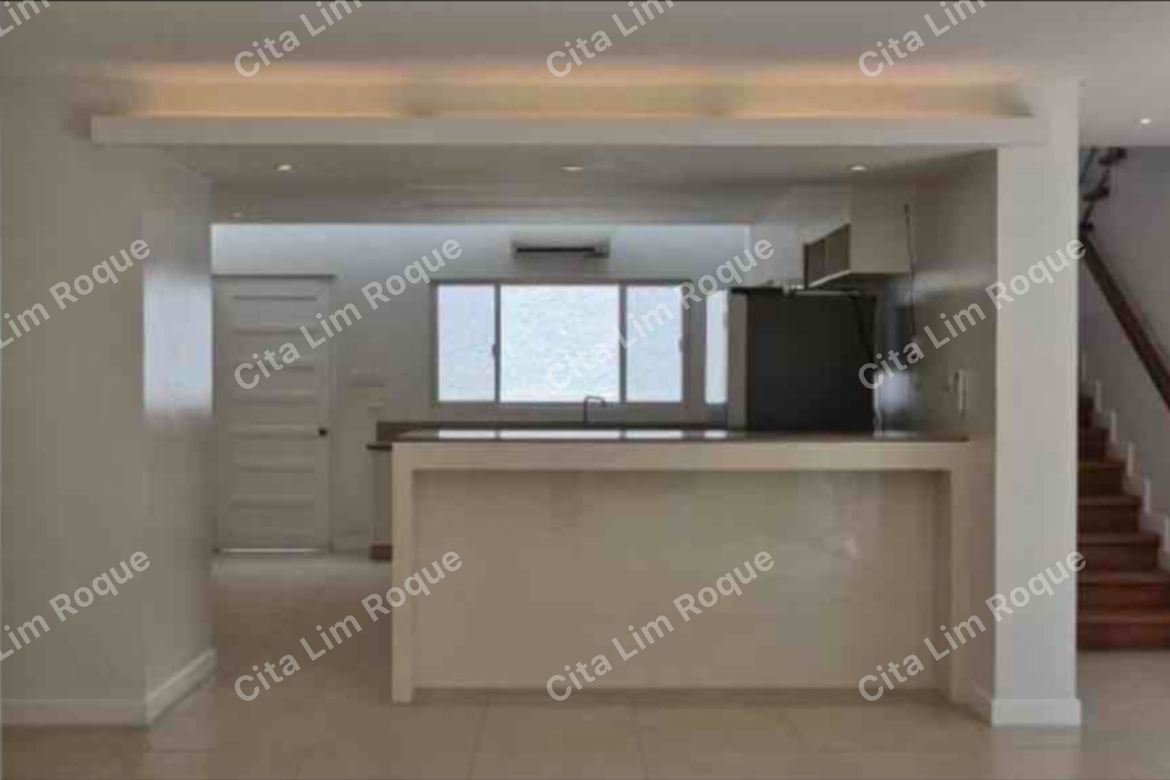 5 Bedroom House for Sale in San Lorenzo, Makati City near MRT-3 Magallanes – photo 12