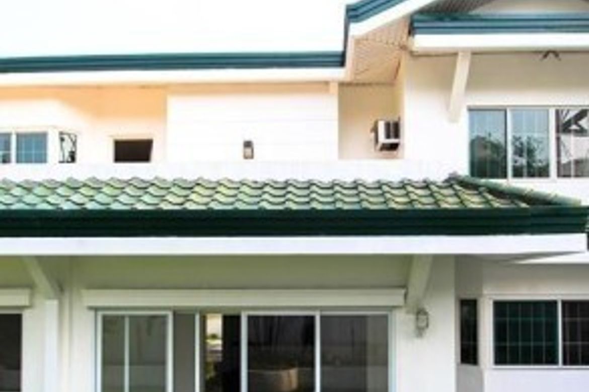 5 Bedroom House for Sale in San Lorenzo, Makati, Metro Manila near MRT-3 Ayala