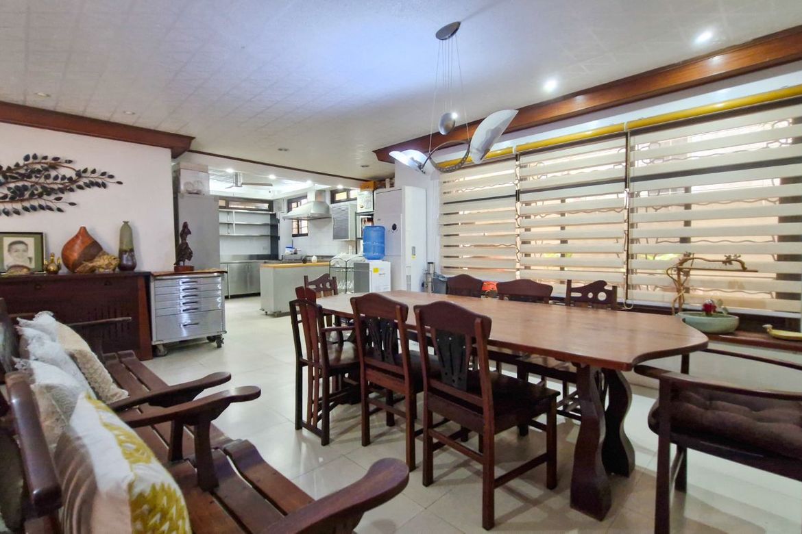 5 Bedroom House for Sale in San Lorenzo, Makati, Metro Manila near MRT-3 Ayala – photo 4