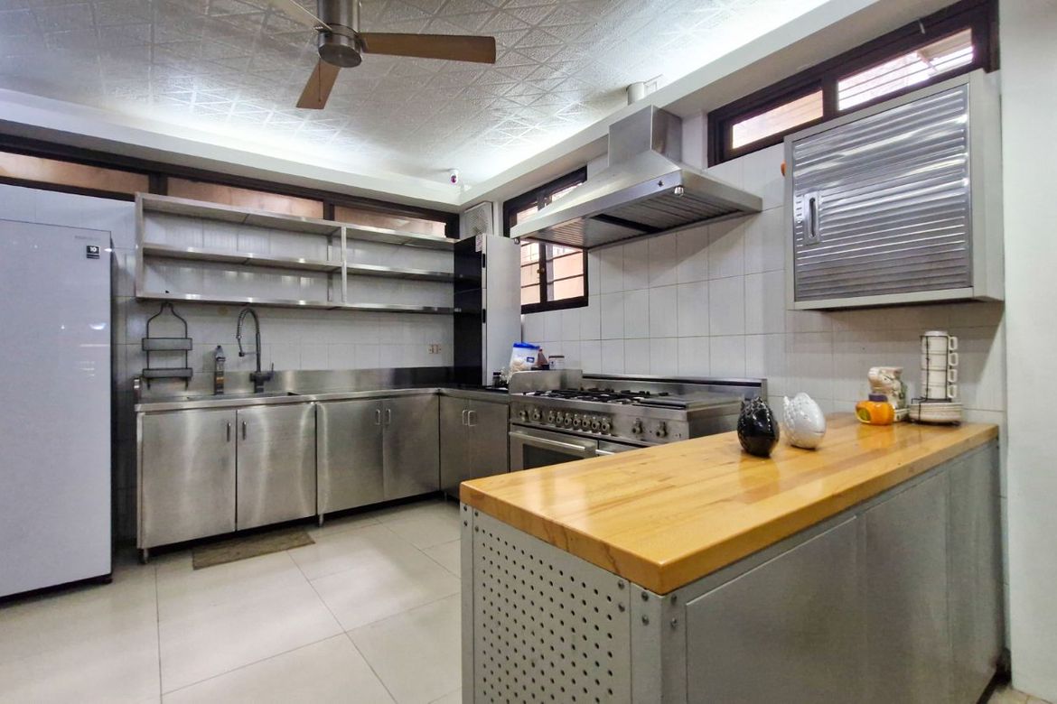 5 Bedroom House for Sale in San Lorenzo, Makati, Metro Manila near MRT-3 Ayala – photo 5
