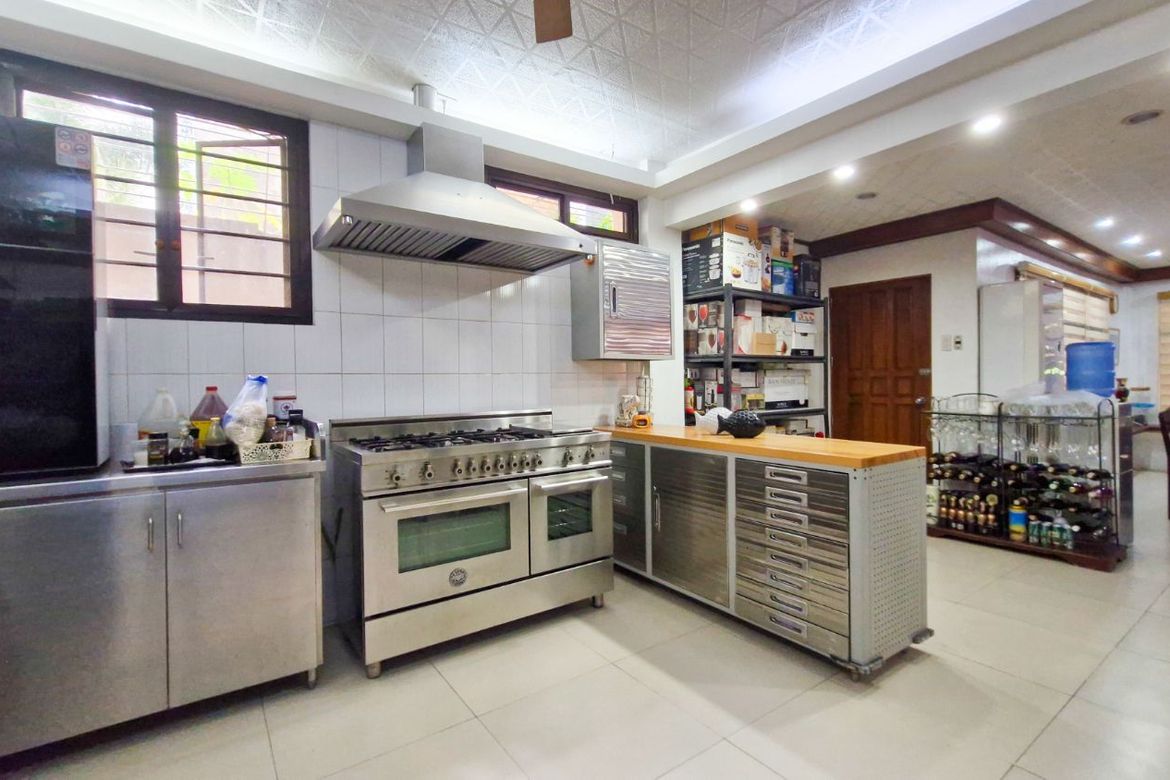 5 Bedroom House for Sale in San Lorenzo, Makati, Metro Manila near MRT-3 Ayala – photo 6