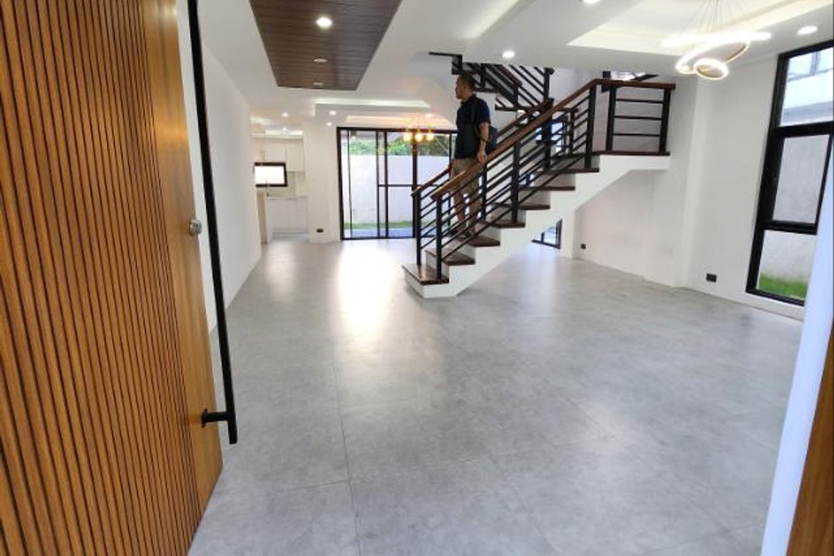 5 Bedroom House for Sale in San Miguel, Pasig, Metro Manila