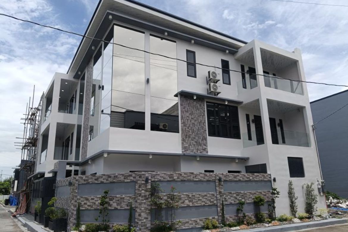 5 Bedroom House for Sale in San Miguel, Pasig, Metro Manila