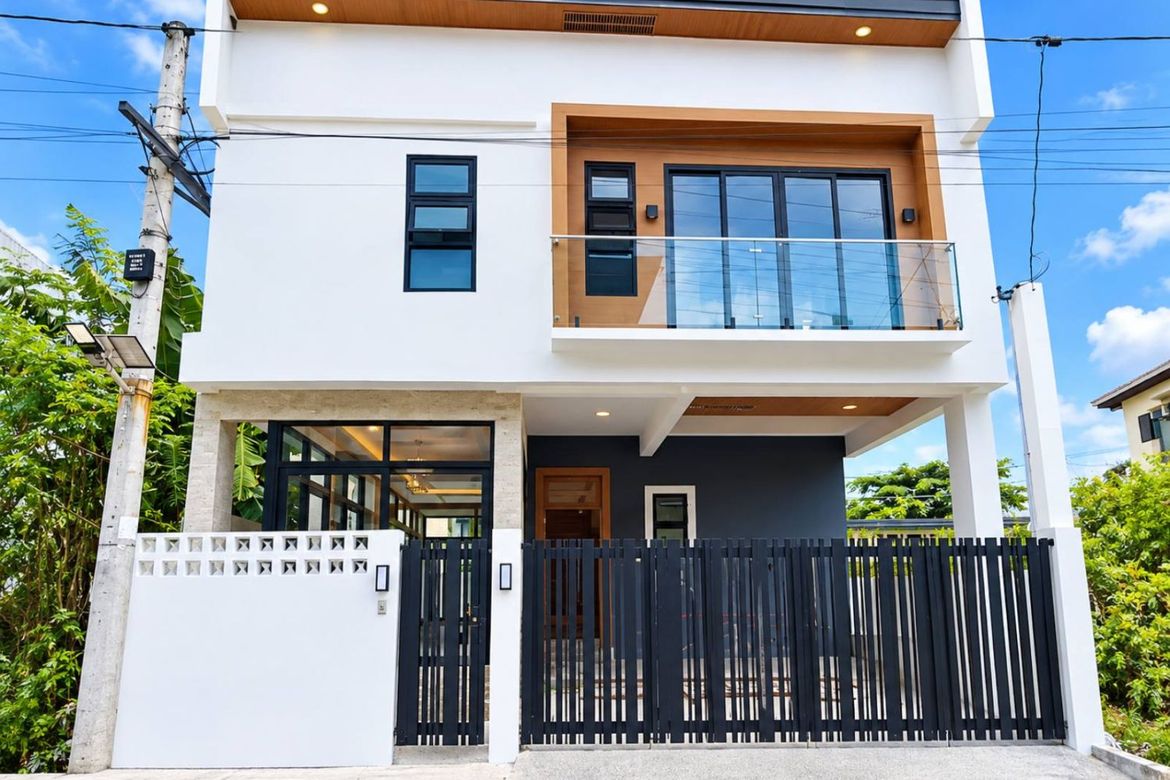 5 Bedroom House for Sale in San Miguel, Pasig, Metro Manila