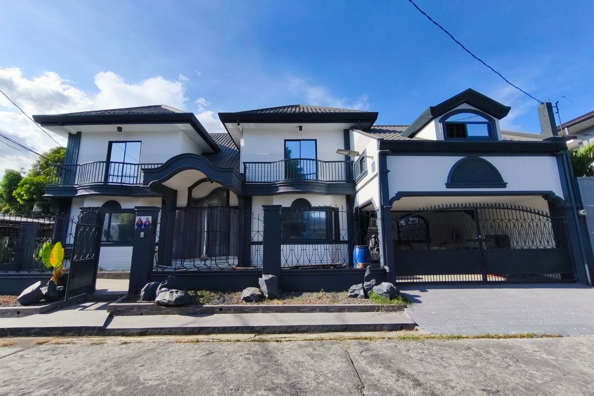 5 Bedroom House for Sale in San Miguel, Pasig, Metro Manila