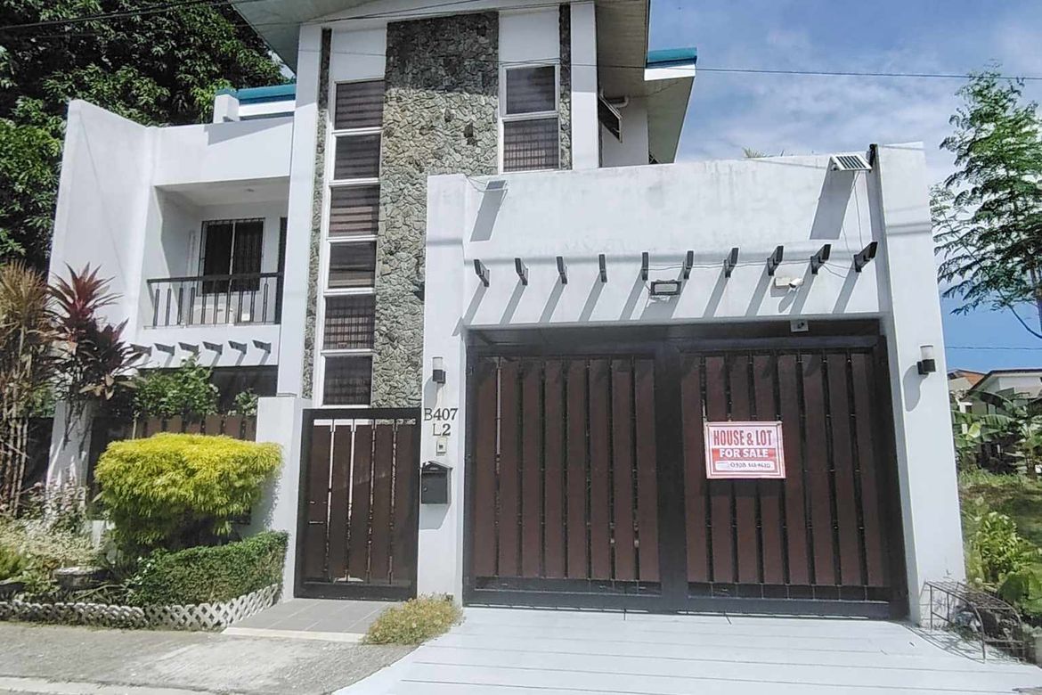 5 Bedroom House for Sale in Santa Rosa, Laguna