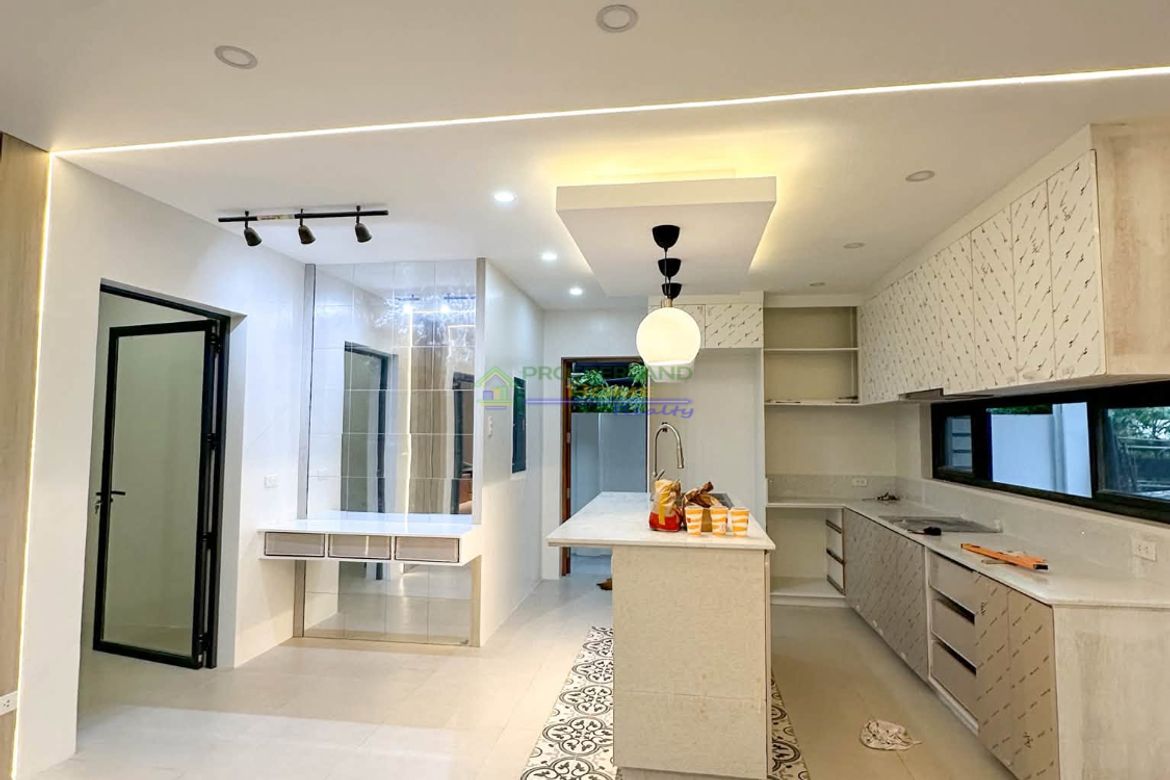 5 Bedroom House for Sale in Santa Rosa, Laguna – photo 2