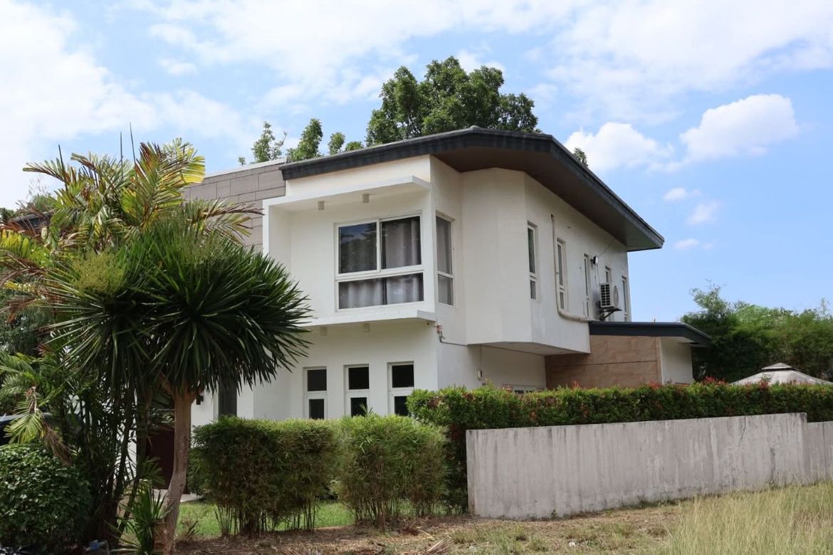 5 Bedroom House for Sale in Stonecrest, San Antonio, San Pedro, Laguna