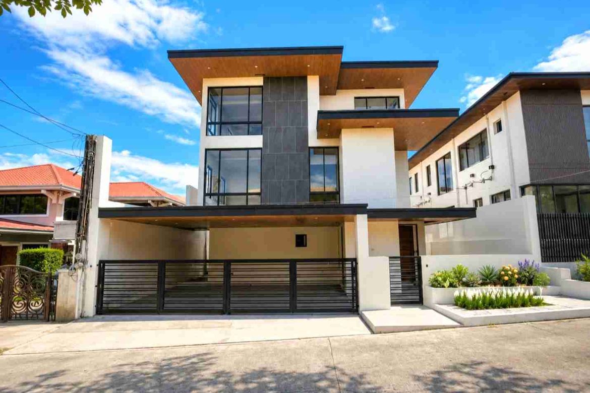 5 Bedroom House for Sale in Tahanan Village, BF Homes, Parañaque, Metro Manila