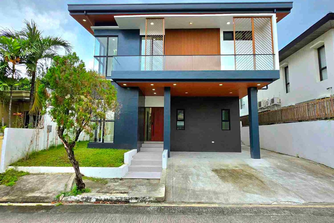 5 Bedroom House for Sale in Tahanan Village, BF Homes, Parañaque, Metro Manila