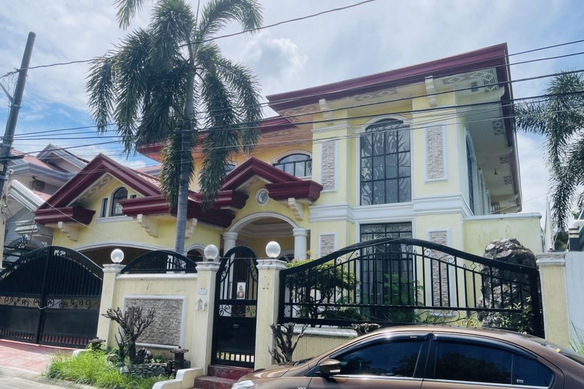 5 Bedroom House for Sale in Talon Dos, Las Piñas, Metro Manila