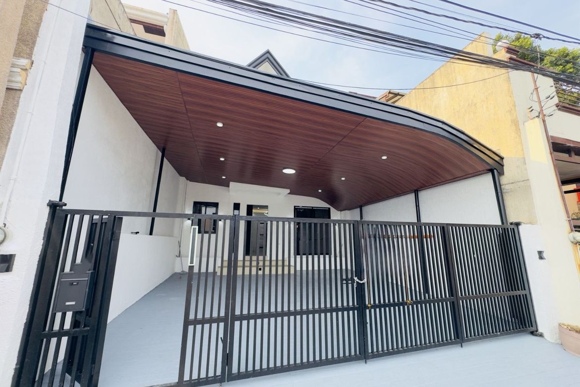5 Bedroom House for Sale in Talon Dos, Las Piñas, Metro Manila