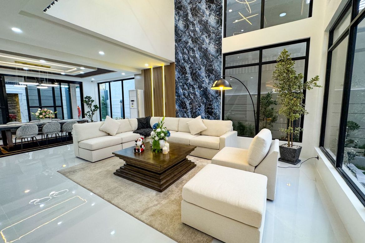 5 Bedroom House for Sale in Talon Dos, Las Piñas, Metro Manila