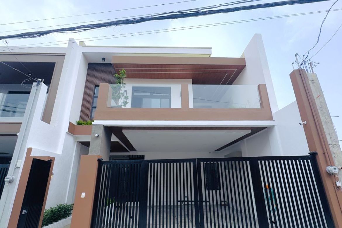 5 Bedroom House for Sale in Talon Dos, Las Piñas, Metro Manila