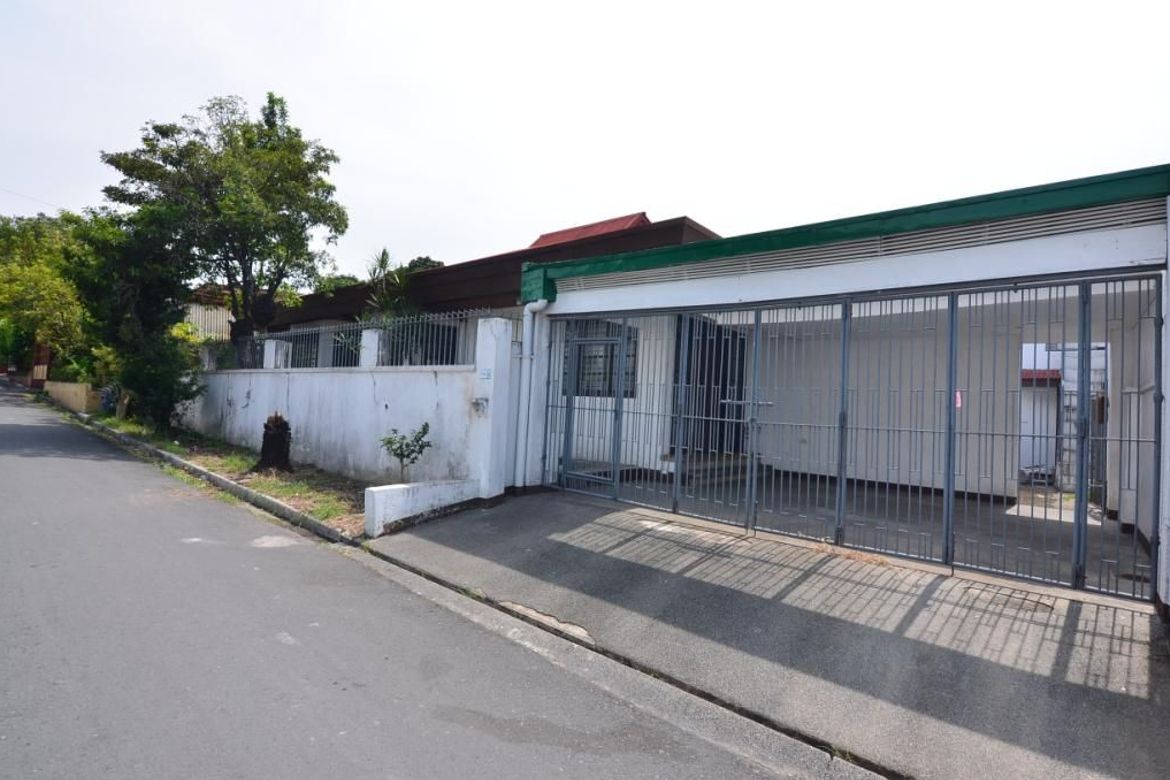 5 Bedroom House for Sale in Talon Kuatro, Las Piñas, Metro Manila