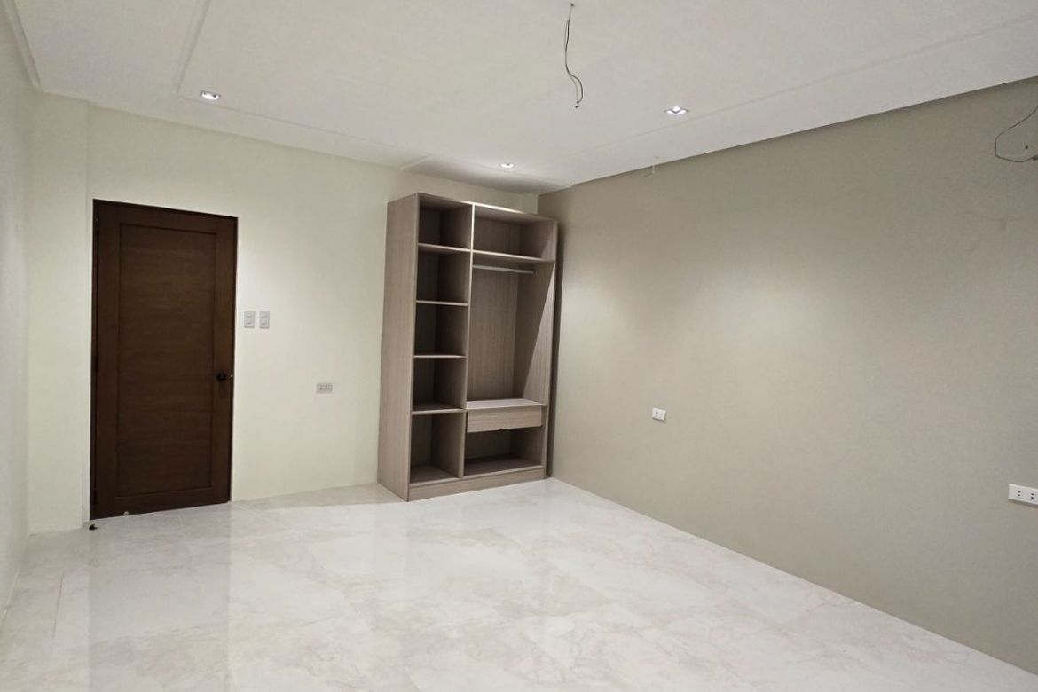 5 Bedroom House for Sale in Tandang Sora, Quezon City, Metro Manila – photo 2