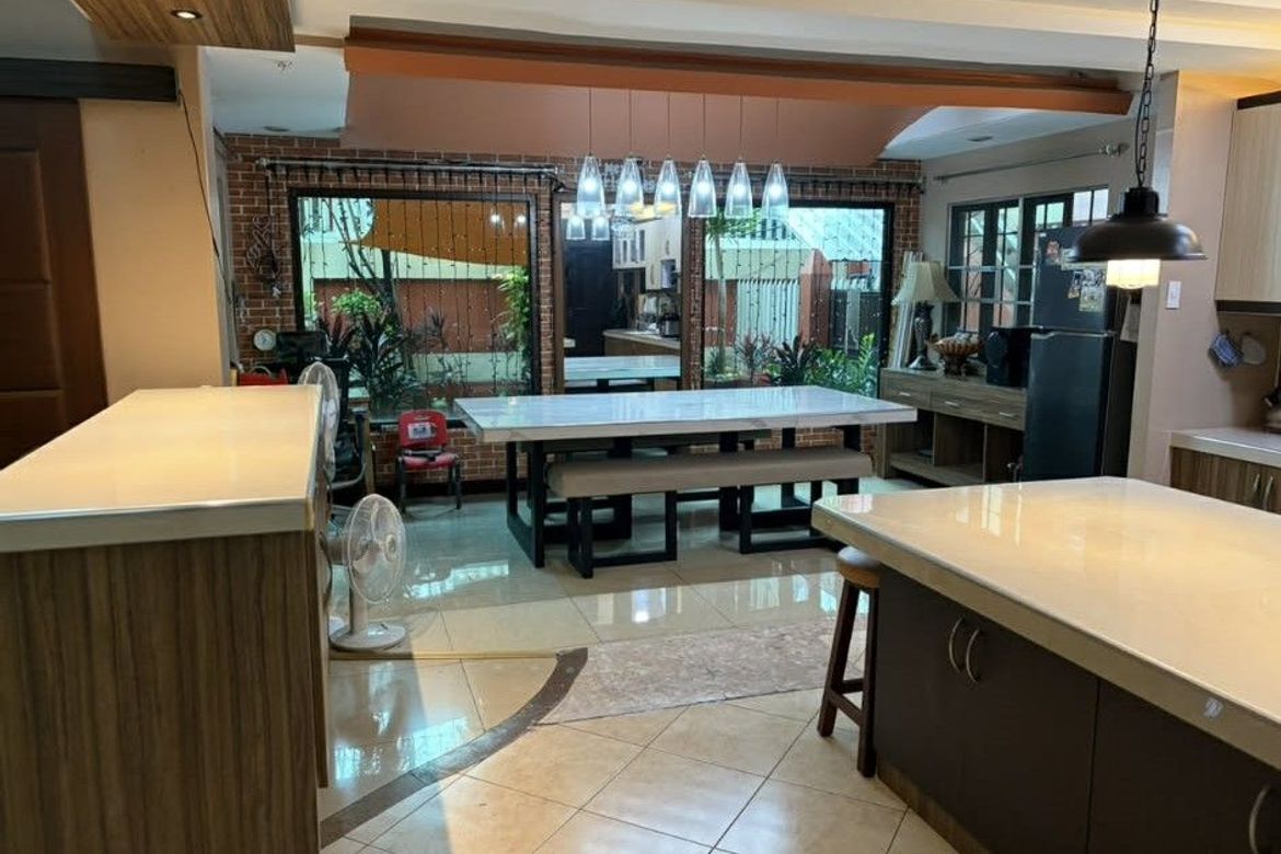 5 Bedroom House for Sale in Tañong, Marikina, Metro Manila near LRT-2 Santolan – photo 7