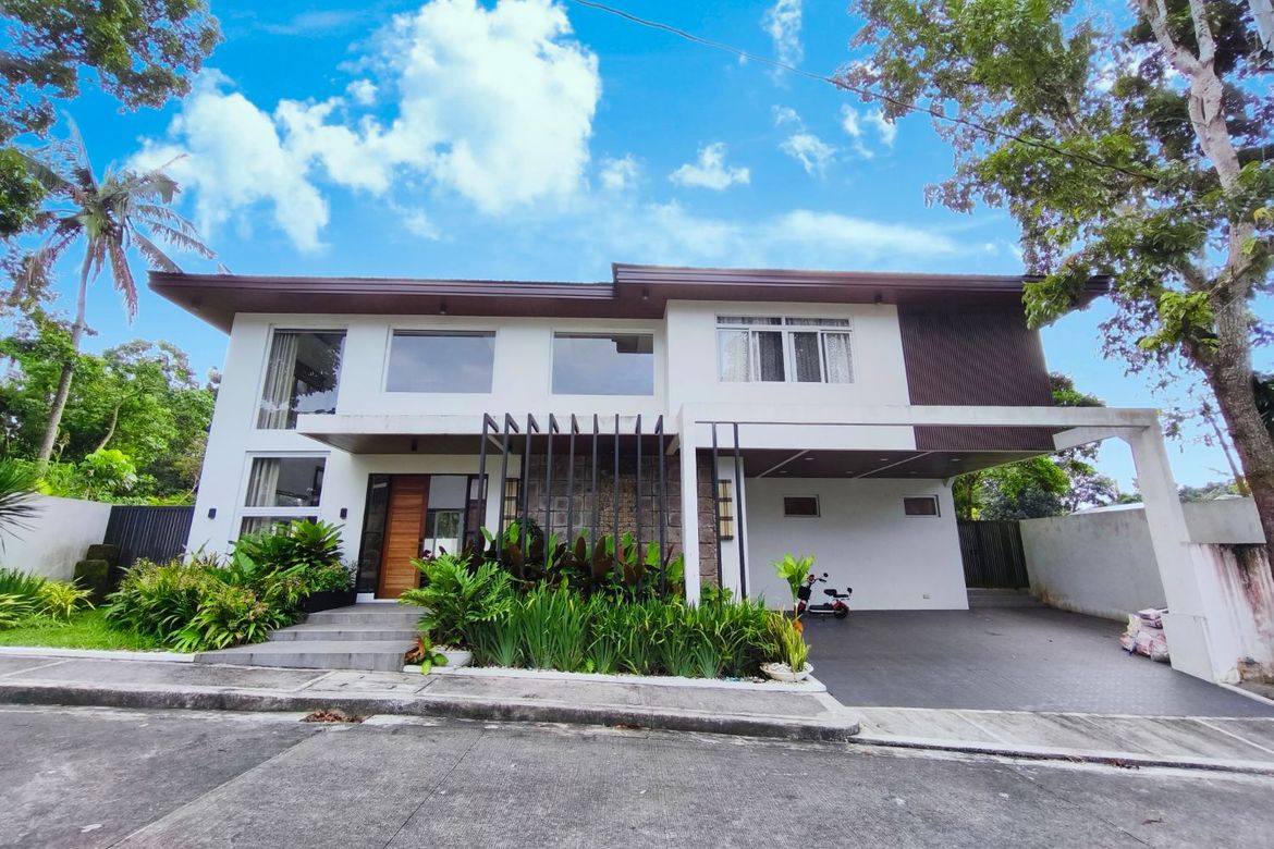 5 Bedroom House for Sale in Tolentino West, Tagaytay, Cavite