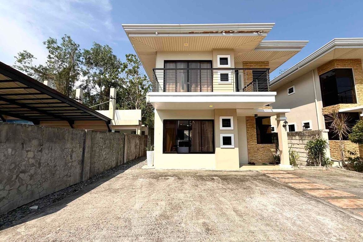 5 Bedroom House for Sale in Totolan, Dauis, Bohol