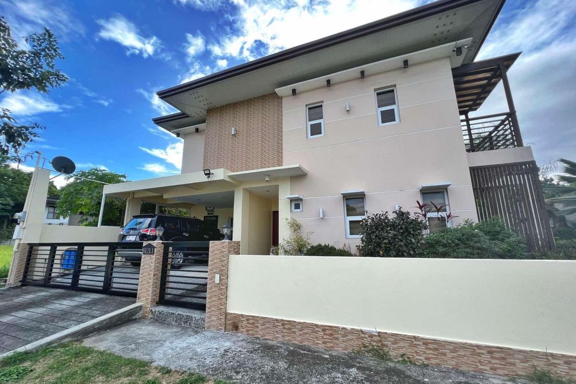 5 Bedroom House for Sale in Tunasan, Muntinlupa, Metro Manila