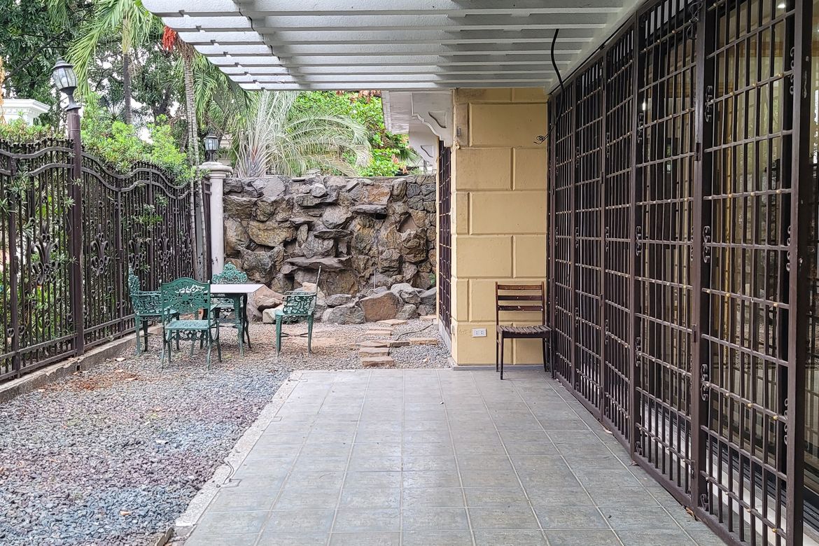 5 Bedroom House for Sale in Ugong Norte, Quezon City, Metro Manila